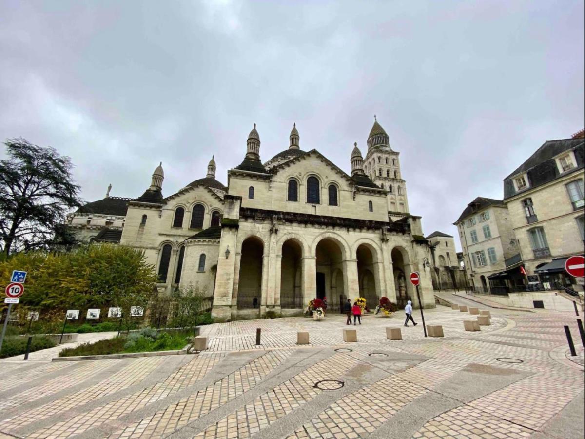 Très bel appartement climatisé situé à coté de la gare et centre ville Périgueux Exterior foto